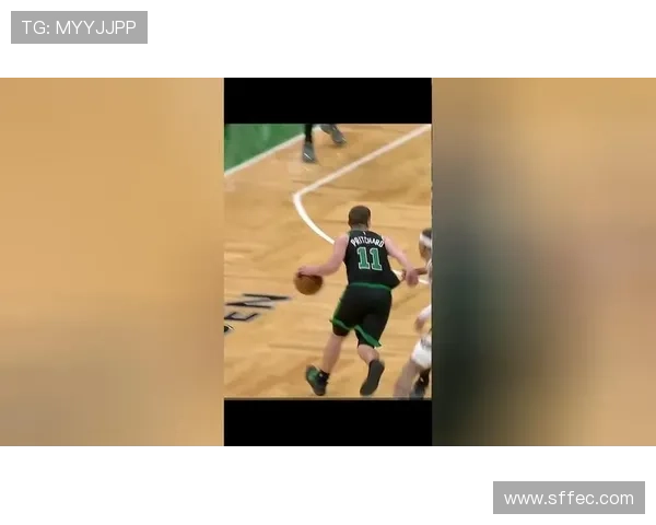 利拉德无球跑动提升三分命中率显著拉开对手防线